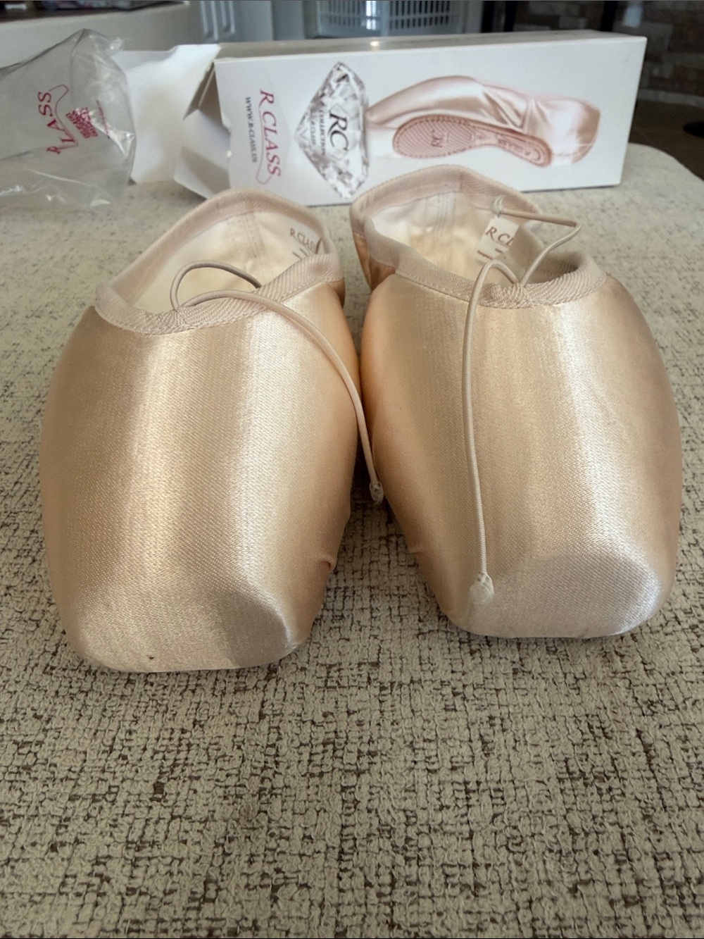 NEW R-Class Adaptive Collection A69 Pointe Shoes - Picture 5 of 9